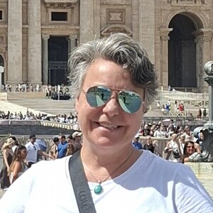 Fundraising Page: Lara Diaconu